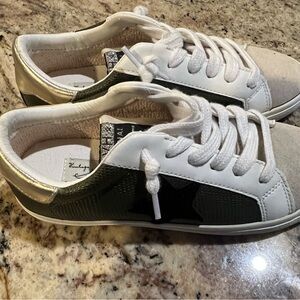 Vintage Havana sneakers 5.5 - almost new - no box